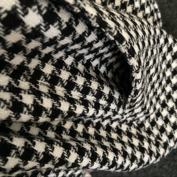 Old navy mid-rise pants - Picture 3 of 5